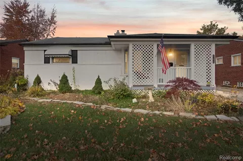 31670 Mackenzie Dr, Westland, MI 48185