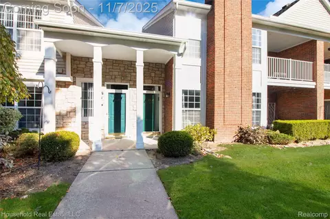 4354 Berkshire Dr, Sterling Heights, MI 48314