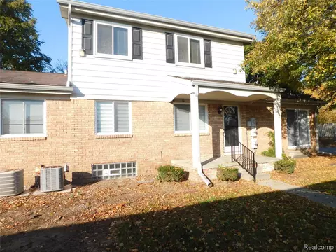 1956 Orchard Crest St #7, Shelby Township, MI 48317