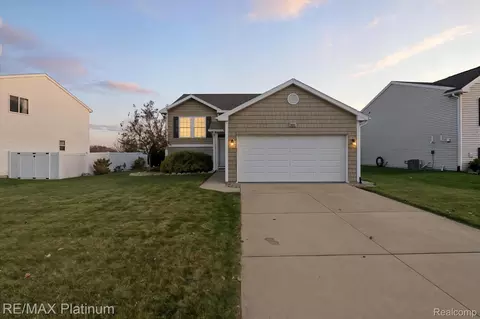 16519 Bedington Dr, Linden, MI 48451