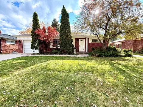 16766 Sprenger Ave, Eastpointe, MI 48021