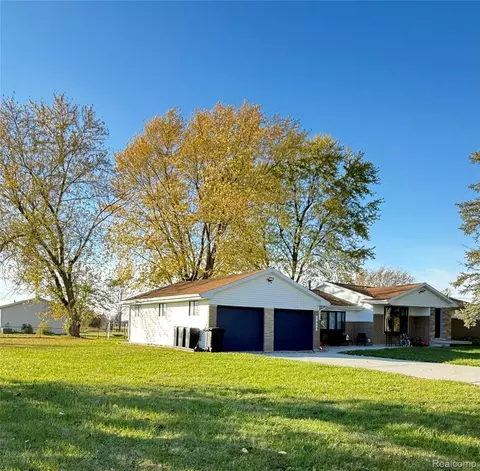 1617 Mcalpine Dr, Mount Morris, MI 48458