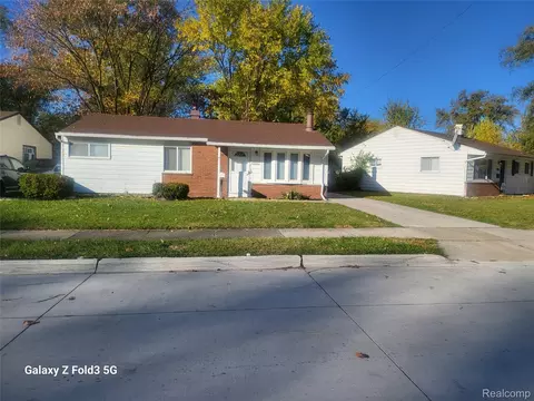22001 Vale St, Oak Park, MI 48237