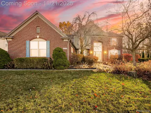 8028 Creek Bend Dr, Ypsilanti, MI 48197