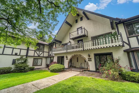 42160 Woodward Ave, Bloomfield Hills, MI 48304