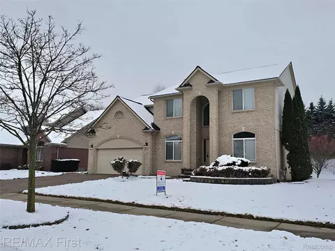 8564 Washington Woods Dr, Washington, MI 48094