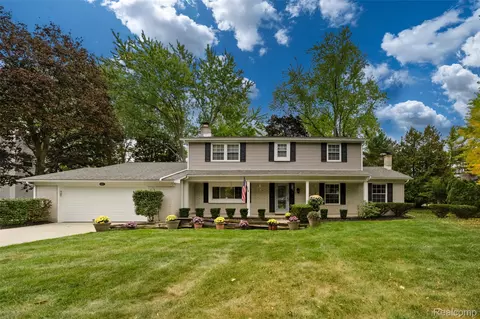 4435 Westover Dr, West Bloomfield, MI 48323