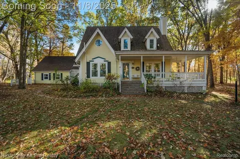 10834 Naturelle Dr, Green Oak, MI 48178