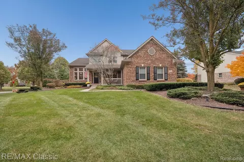 47595 Greenwich Dr, Novi, MI 48374