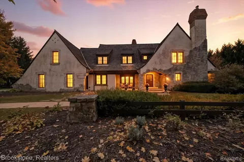 8179 Towering Pnes, Springfield, MI 48348