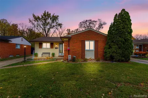 29854 Malvern St, Westland, MI 48185