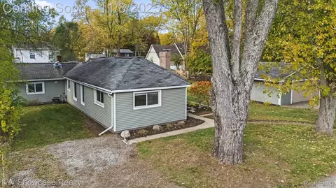 3266 Rio Vista St, Commerce, MI 48382