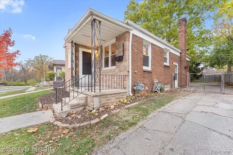 26566 N River Park Dr, Inkster, MI 48141