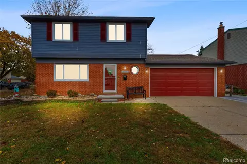 36698 Rolf St, Westland, MI 48186