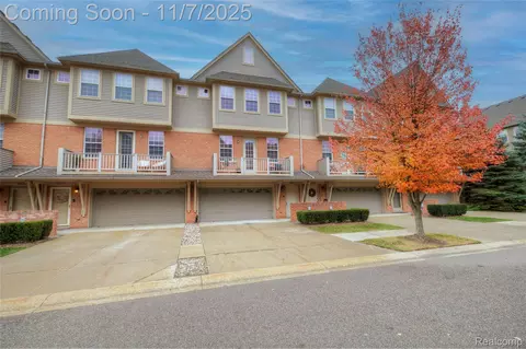 56642 Sunset Dr, Shelby Township, MI 48316