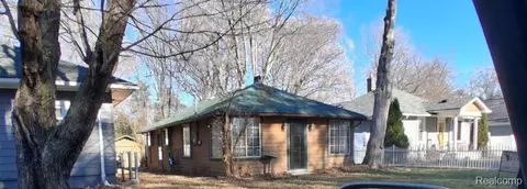 8304 Arlis St, Commerce, MI 48382
