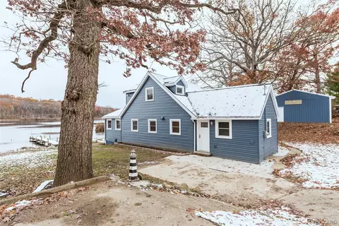542 Oak Dale Dr, Chelsea, MI 48118