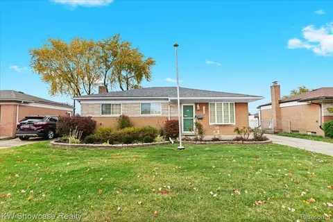31362 Gardendale Dr, Warren, MI 48088