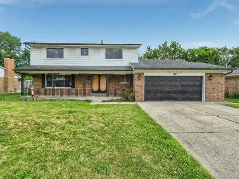 19128 Cheyenne St, Clinton Township, MI 48036
