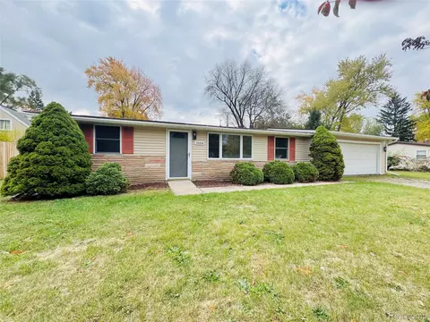 1884 Scheifle Rd, Walled Lake, MI 48390