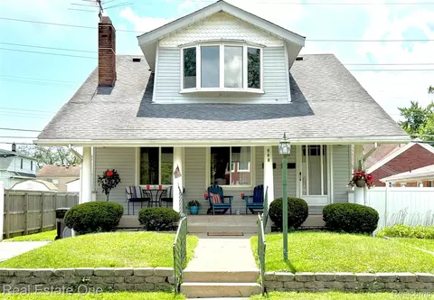 355 Poplar St, Wyandotte, MI 48192
