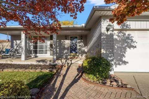 15900 Cumberland St, Riverview, MI 48193