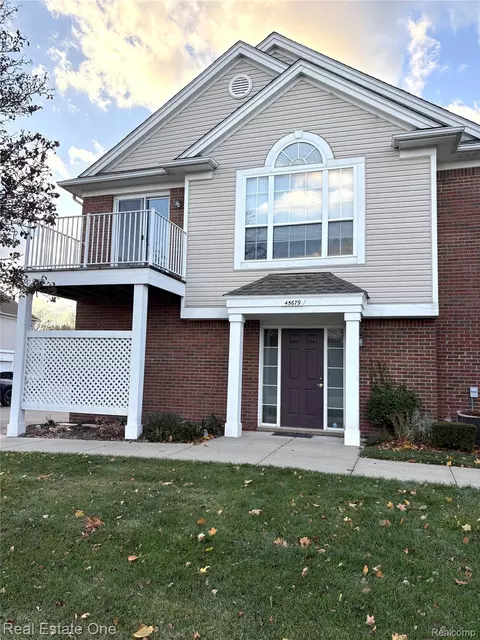45679 Heather Ridge Dr, Macomb, MI 48044