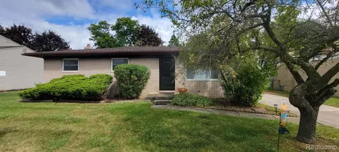18144 N Oak Dr, Clinton Township, MI 48038