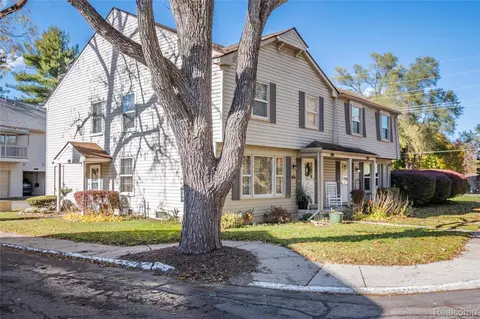 2171 Park Place Dr, Walled Lake, MI 48390