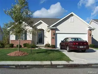 1167 Creekside Ct, Burton, MI 48509