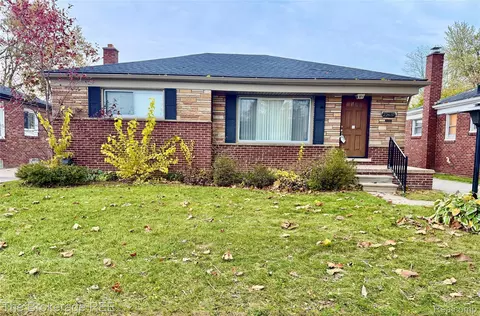 22637 Mylls St, Saint Clair Shores, MI 48081