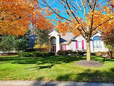 5391 Bridge Trl W, Commerce, MI 48382