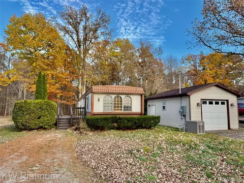 192 Pickford Rd, Kimball, MI 48074