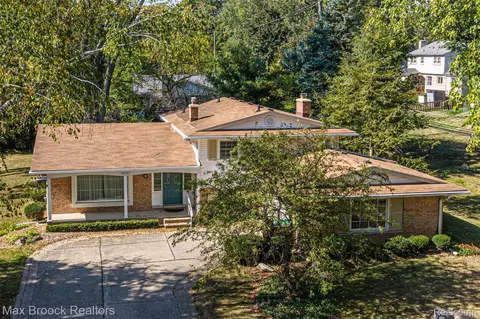 23751 Gill Rd, Farmington, MI 48335