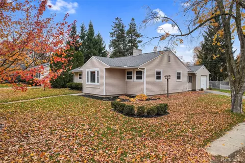 704 W Brooks St, Howell, MI 48843