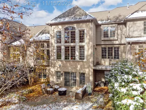 6434 Enclave Dr, Independence, MI 48348