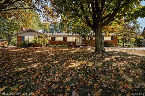 952 Dursley Rd, Bloomfield Hills, MI 48304