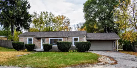 4935 Pontiac Lake Rd, Waterford, MI 48328