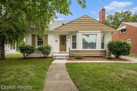 13700 Winchester St, Oak Park, MI 48237