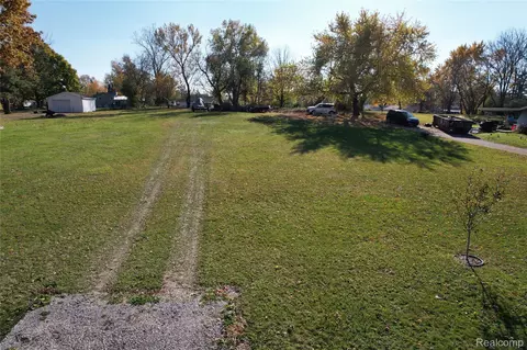 1070 Grand Blanc Rd, Grand Blanc, MI 48439