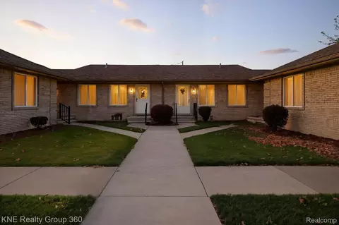 26943 Villa Calabrese Rd, Warren, MI 48091