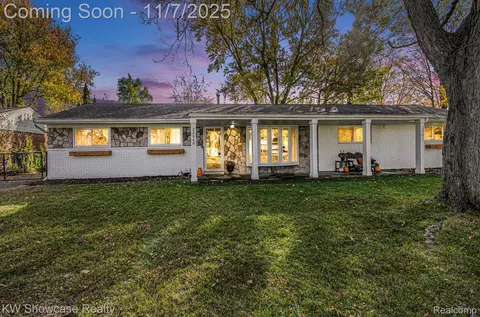 23948 Glen Ridge Ct, Novi, MI 48375