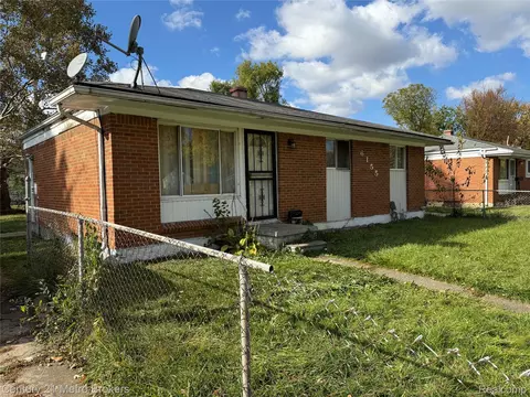 6155 Natchez Dr, Mount Morris, MI 48458