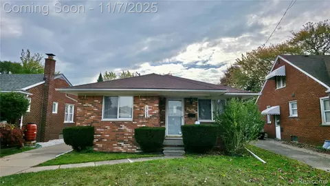 16086 Bell Ave, Eastpointe, MI 48021