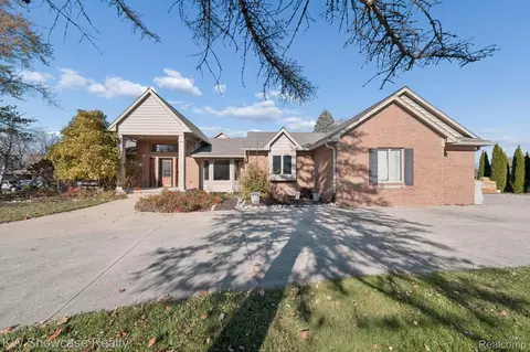 1112 W Cook Rd, Grand Blanc, MI 48439
