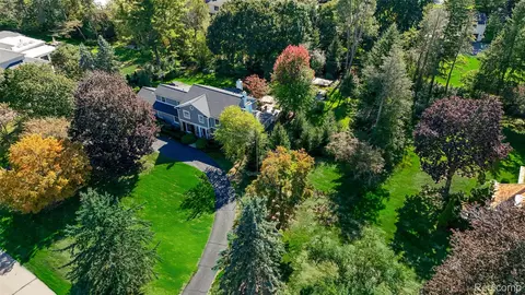 341 Keswick Rd, Bloomfield Hills, MI 48304