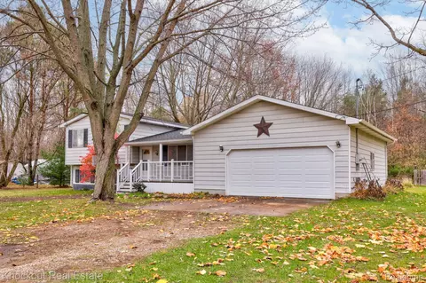 10456 Nichols Rd, Montrose, MI 48457