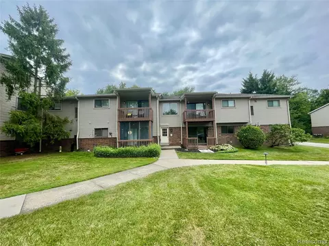 10228 Nancys #37, Grosse Ile, MI 48138