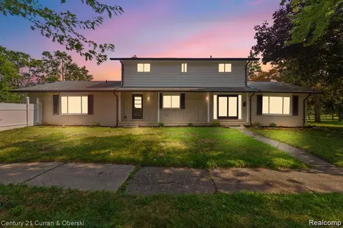 1386 Three Mile Dr, Grosse Pointe, MI 48230