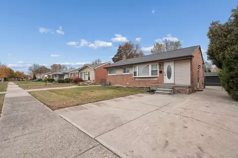 28501 Leona St, Garden City, MI 48135
